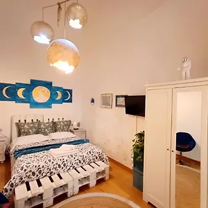 The Smallest Of Pensión